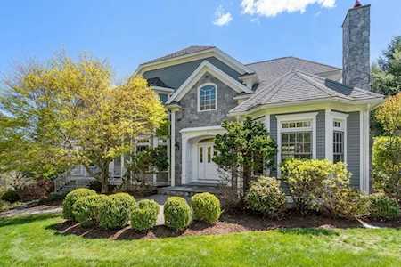 74 Carter Dr Framingham, MA 01701