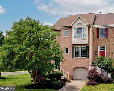 5132 Woodford Dr Centreville, VA 20120
