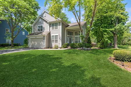 1826 S Cardinal Ct Libertyville, IL 60048