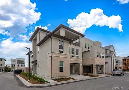 121 Pin Lane Lake Forest, CA 92630