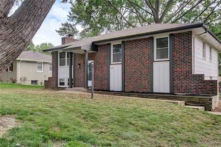 106 SE Moore Ct Blue Springs, MO 64014