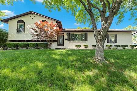 1674 Sandalwood Place Columbus, OH 43229