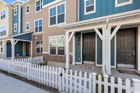 1044 W Painted Horse Ln Bluffdale, UT 84065