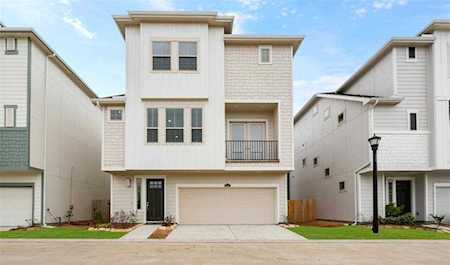 2011 Kirby Landing Dr Houston, TX 77045