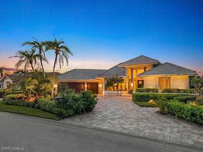 565 Portsmouth Ct Naples, FL 34110