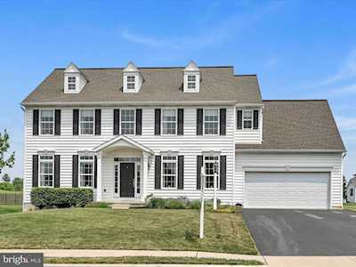 820 Jasmine Ave Mount Joy, PA 17552