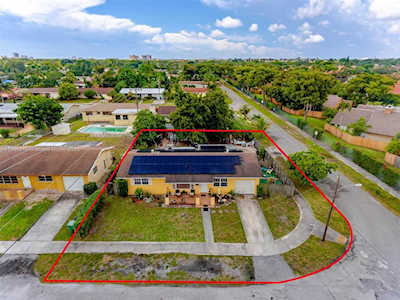1110 NE 204th Ter Miami, FL 33179