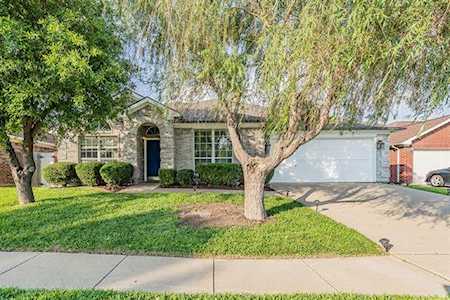 6923 Meadow Bend Drive Arlington, TX 76002