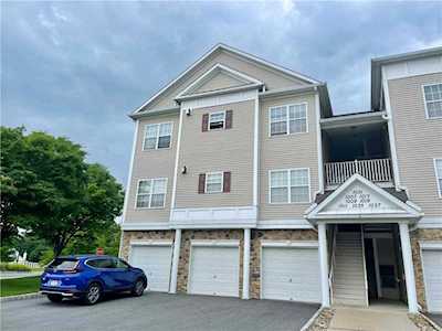1009 Old Course Ln Easton, PA 18042