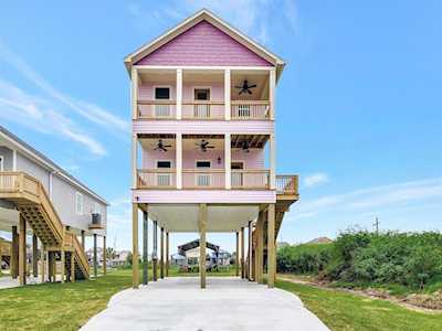 887 O Neal Rd Crystal Beach, TX 77650