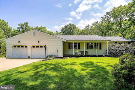 18 Carteret Ct Waretown, NJ 08758