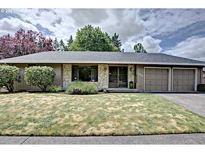 2016 SE Tanager CIR Hillsboro, OR 97123