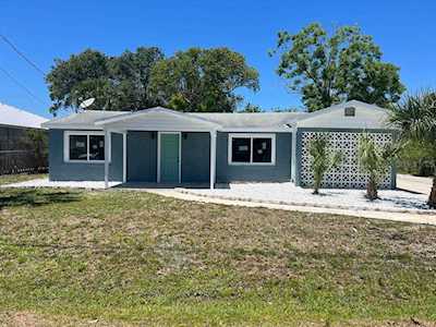 624 30th St E Palmetto, FL 34221