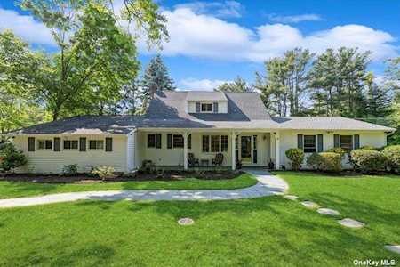 31 Ridgeway Avenue Setauket, NY 11733