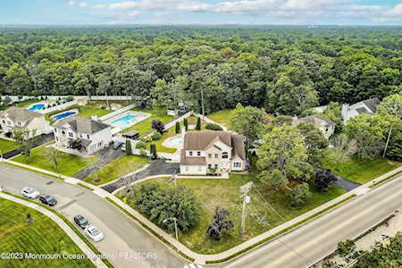 2 Orsaf Ln Bayville, NJ 08721