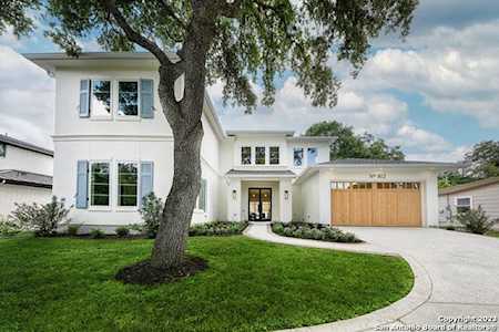 812 Canterbury Hill St Terrell Hills, TX 78209