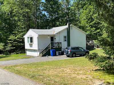 4 Dartmouth Trl Hopatcong Boro, NJ 07843