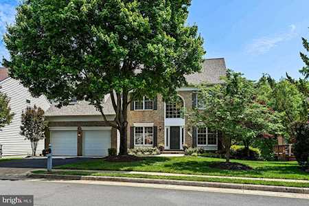 3705 Broadrun Dr Fairfax, VA 22033