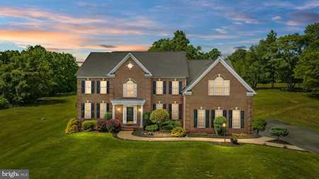 35420 Autumn Ridge Ct Round Hill, VA 20141