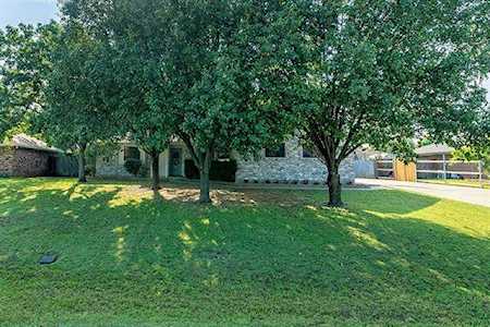 1219 N Saint James Road Pilot Point, TX 76258