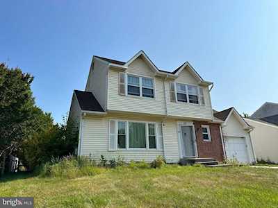 27 Cedar Farms Dr Newark, DE 19702