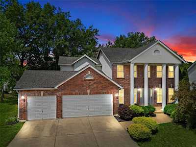 1333 Auburn Hills Dr St Charles, MO 63304