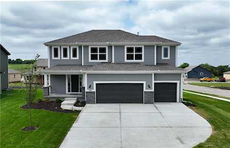3200 SW Arbor Tree Dr Lee's Summit, MO 64082