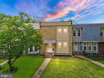 223 Roanoke Dr SE Leesburg, VA 20175