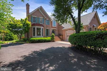 6301 Barnesdale Path Centreville, VA 20120