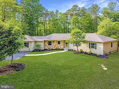 18 Larsen Park Dr Medford, NJ 08055