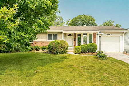 8609 Carriage Way Dr St Louis, MO 63123