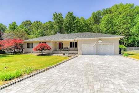 7 Mink Run Court North Brunswick, NJ 08902