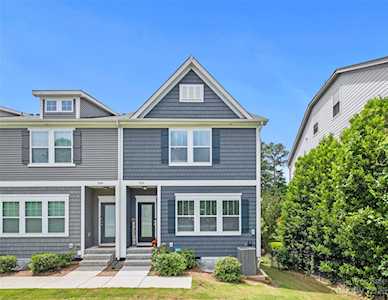 1010 Sharon Towns Dr Charlotte, NC 28210