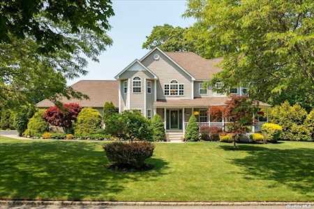 129 Michaels Lane Wading River, NY 11792