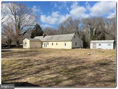 16 Willow Grove Rd Elmer, NJ 08318