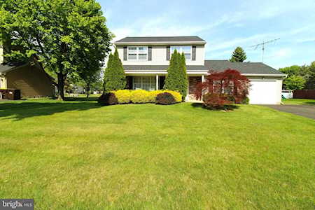 292 Hollow Branch Ln Yardley, PA 19067