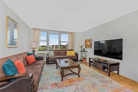 3121 Middletown Rd #10B Bronx, NY 10461
