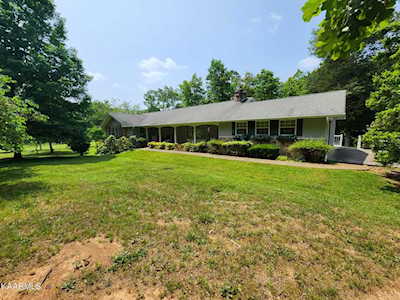 1845 Brandywine Dr Lenoir City, TN 37772