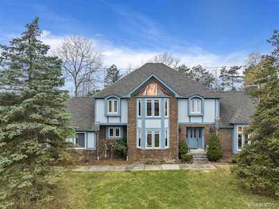 4467 S Willoway Estates Bloomfield Hills, MI 48302