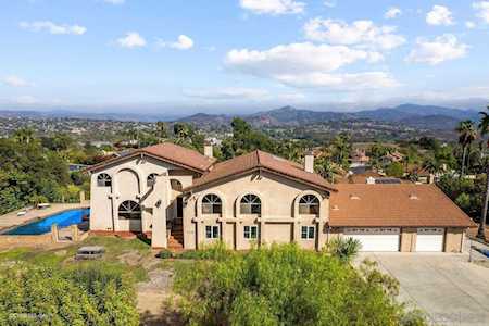301 Tan Bob Ln Escondido, CA 92029