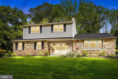 106 Green Valley Dr Southampton, PA 18966