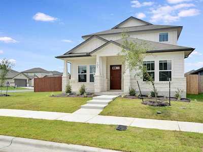 101 Oakdale Meadows LN Hutto, TX 78634