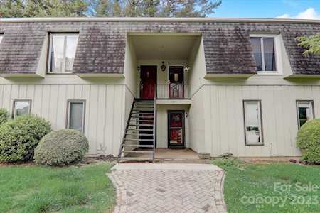 35 Jolly Ln Hendersonville, NC 28739
