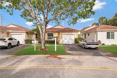 611 NW 172nd Ter Pembroke Pines, FL 33029