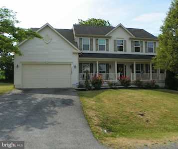 11381 Buhrman Dr E Waynesboro, PA 17268