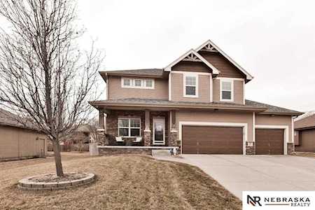 909 Knapp Dr Papillion, NE 68046