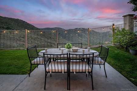 2166 View Crest Gln Escondido, CA 92026