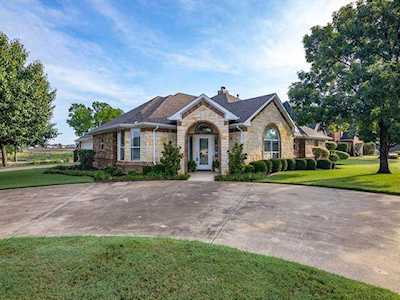 910 Woodcrest Drive Ennis, TX 75119