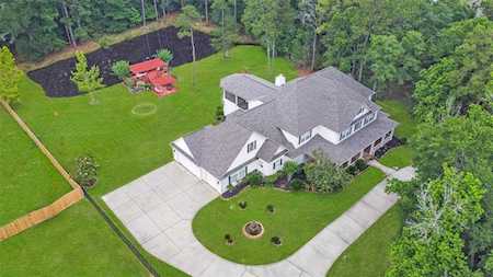 10714 Crestwater Circle Magnolia, TX 77354