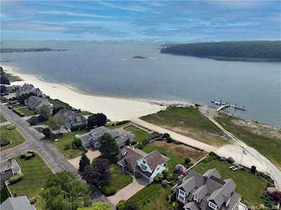 189 Neptune Dr Groton, CT 06340